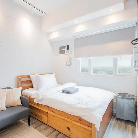 Very Cozy Makati Studio With Free Parking & Pool